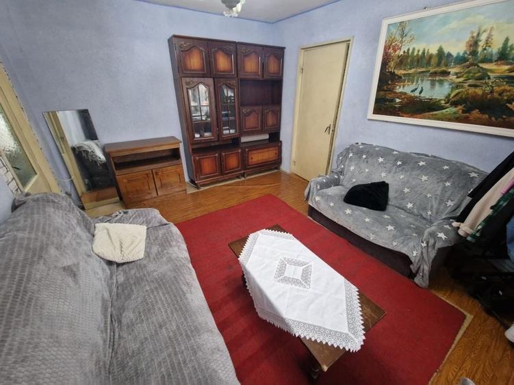 Apartament cu 2 camere semidecomandat în Rovine