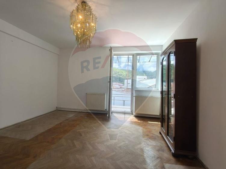 Apartament cu 2 camere semidecomandat în Centrul Civic