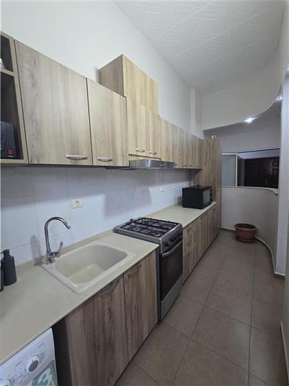 Apartament cu 3 camere decomandat, mobilat în Delfinariu