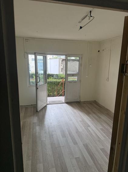 Spațiu comercial, de 18 mp, în Plopilor