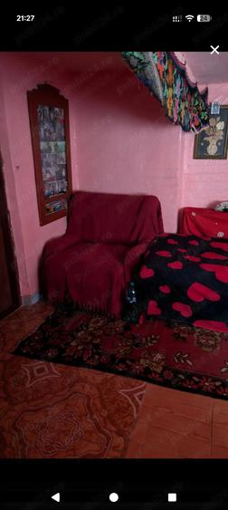 Casă cu 8 camere cu Teren 8888 Mp în Central