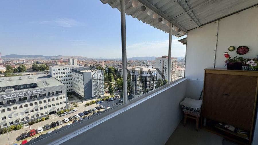 Apartament cu 3 camere decomandat în Cetate