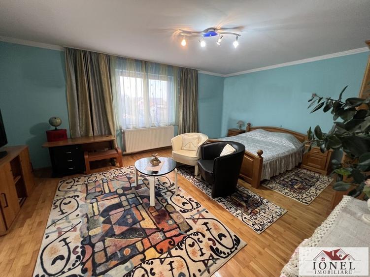 Casă individuală cu 5 camere cu Canalizare în Central