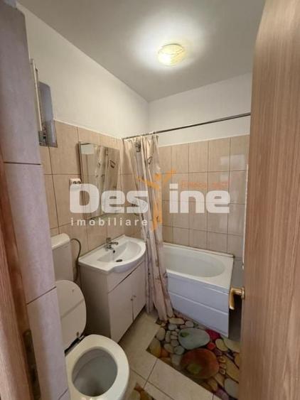 Casă individuală cu 6 camere cu Canalizare în Centrul Civic