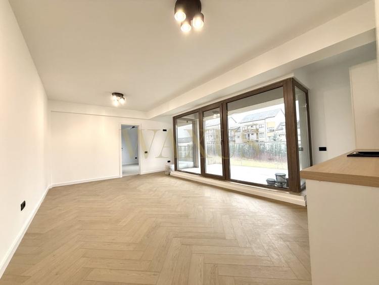 Apartament cu 3 camere semidecomandat, mobilat în Borhanci