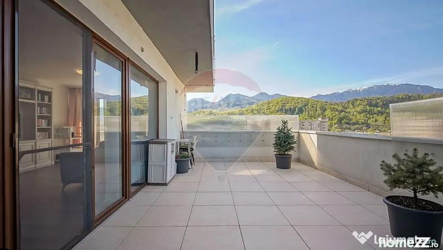 Apartament cu 5 camere decomandat în Noua