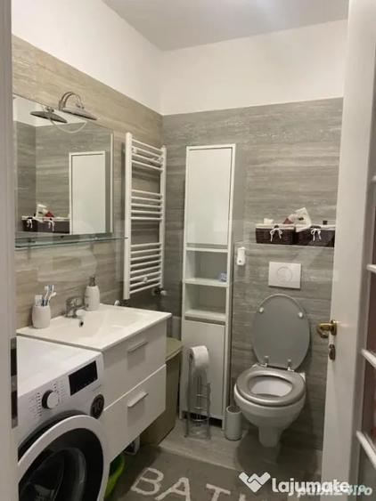 Apartament cu 3 camere decomandat în Valea Adâncă