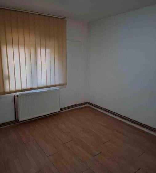 Apartament cu 3 camere decomandat în Steaua