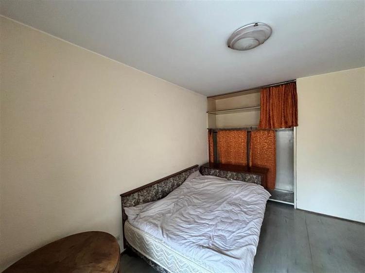 Apartament cu 3 camere decomandat în Berceni