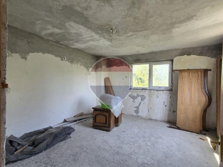 Casă individuală cu 6 camere cu Teren 2600 Mp în Bulbucata