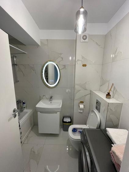 Apartament cu 2 camere semidecomandat în Roșu
