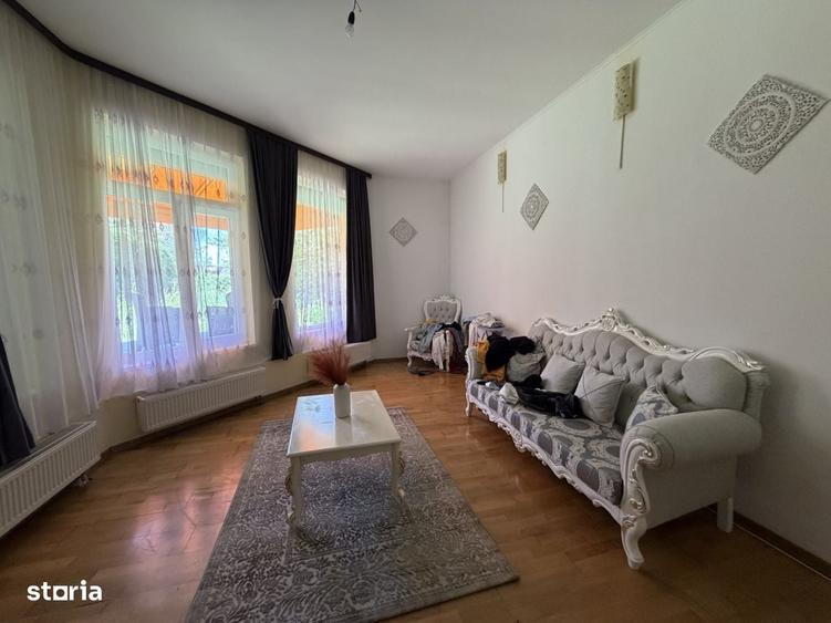 Casă cu 4 camere în Partoș