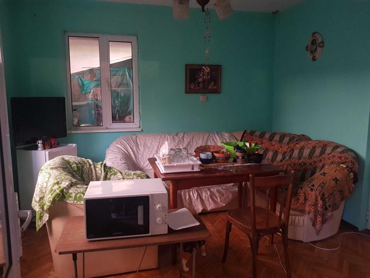 Casă cu 4 camere în Pietrișu