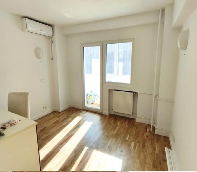 Apartament cu 4 camere decomandat, mobilat în Magheru