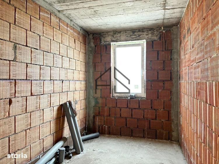 Casă cu 4 camere decomandat în Sântandrei