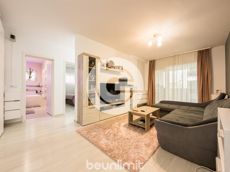 Apartament cu 3 camere semidecomandat, mobilat în Piața Cluj