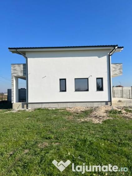 Casă cu 3 camere cu Teren 664 Mp în Vetiș