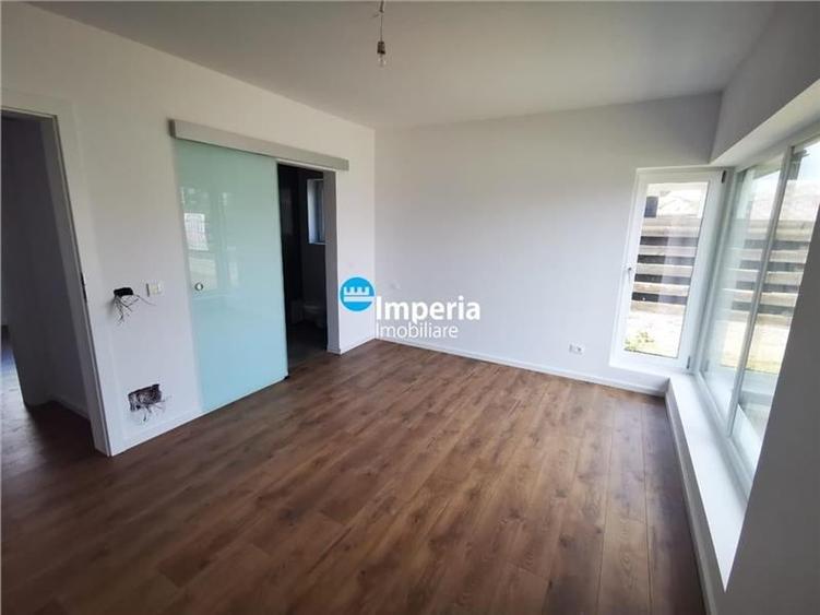 Casă individuală cu 4 camere cu Canalizare în Aroneanu