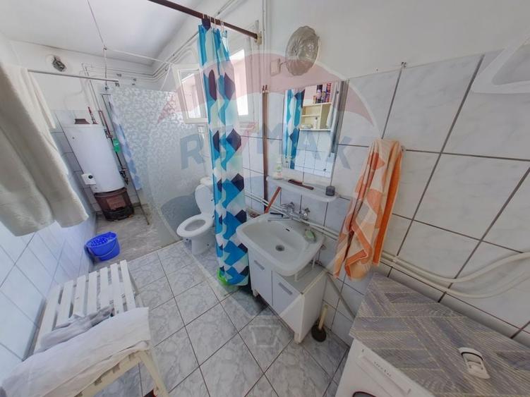 Casă individuală cu 4 camere cu Teren 1500 Mp în Central