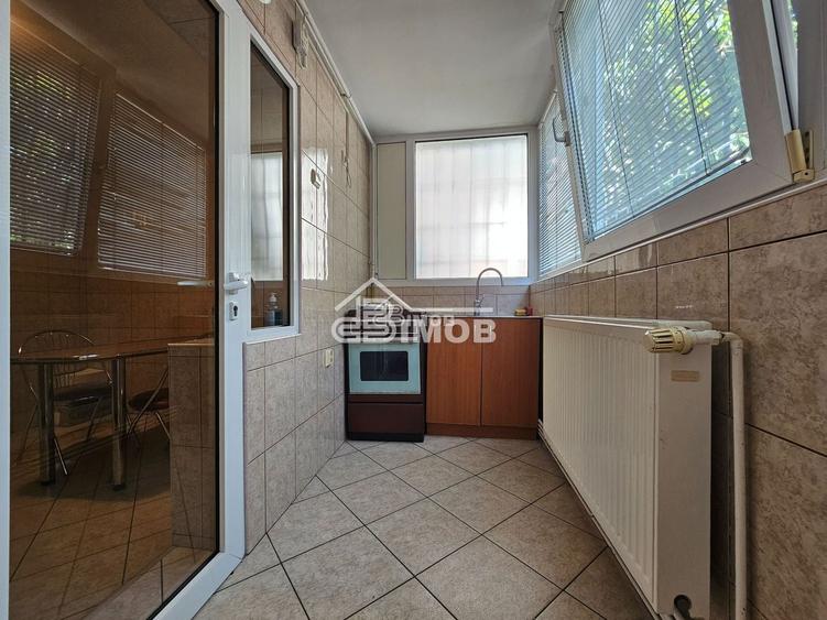 Apartament cu 3 camere decomandat în Micro 11
