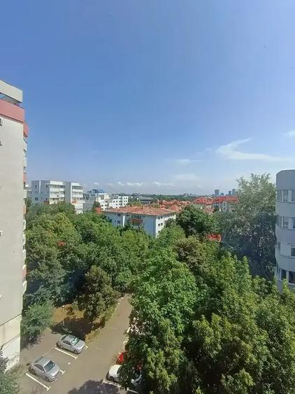 Apartament cu 3 camere decomandat, mobilat în Victoriei