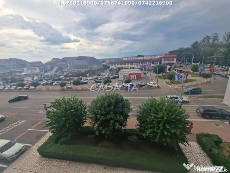 Apartament cu 4 camere decomandat în Central