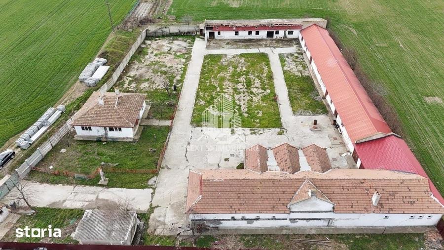 Casă cu Teren 4455 Mp în Central