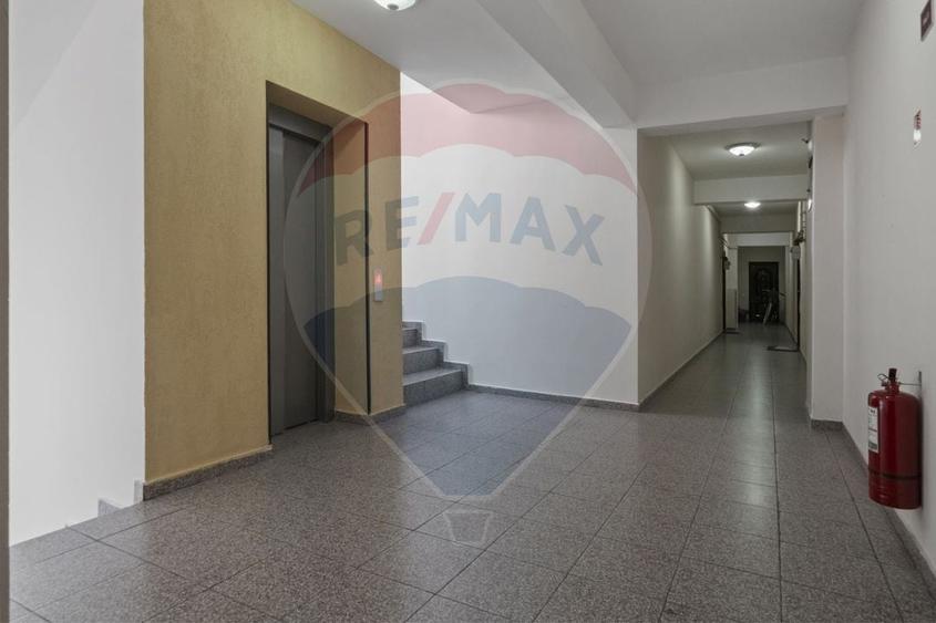 Apartament 2 Camere Militari | Rosu | Parcare Inclusa | Bloc 2017 - 18