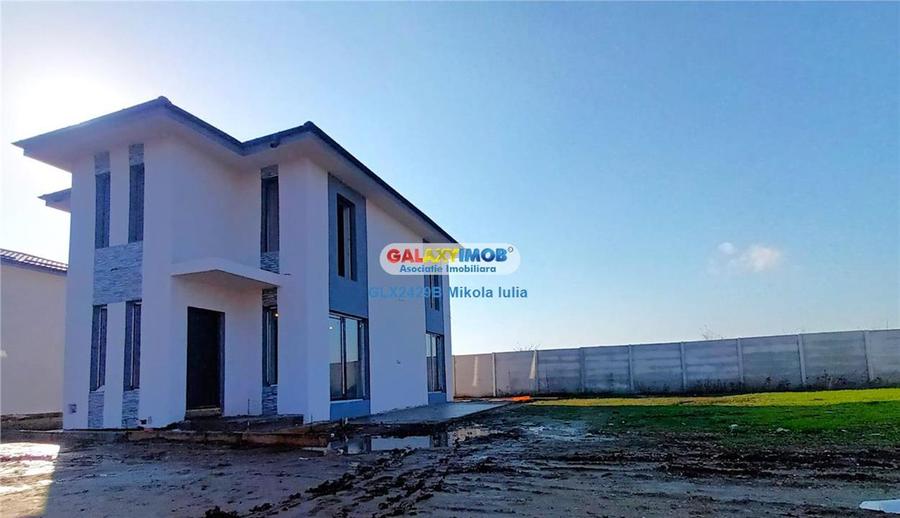 Casă cu 4 camere cu Teren 300 Mp în Central