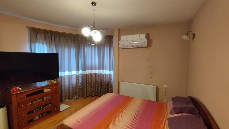 Casă cu 10 camere cu Canalizare în Central