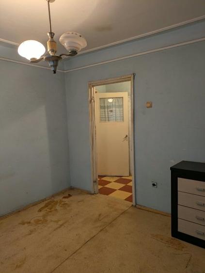 Apartament cu 3 camere semidecomandat, mobilat în Radu Negru