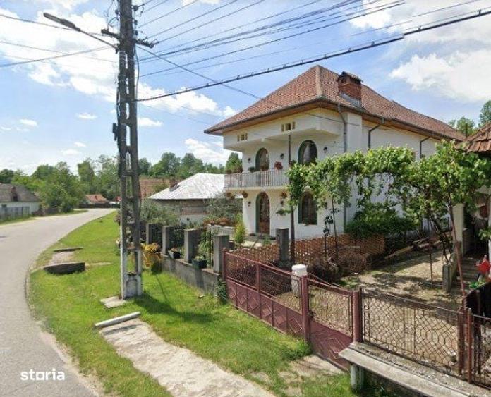 Casă cu 4 camere în Central