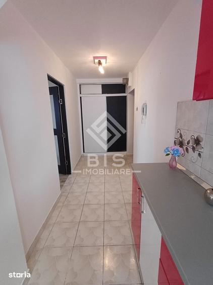 Apartament cu 3 camere decomandat, mobilat în Sud
