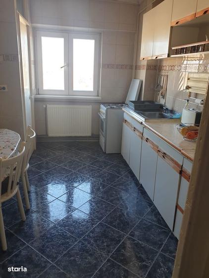 Apartament cu 3 camere decomandat în Astra