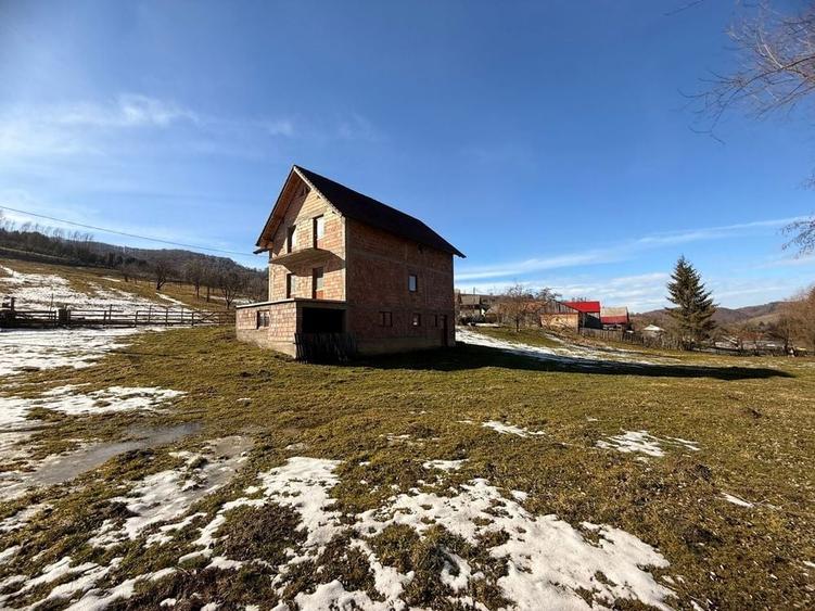 Casă cu 4 camere în Sita Buzăului