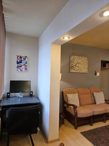 Apartament cu 3 camere semidecomandat, mobilat în Central