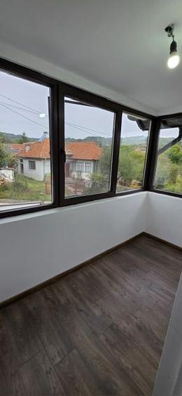 Casă cu 5 camere cu Garaj în Văleni-Dâmbovița