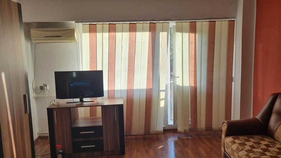 Garsonieră decomandată în 13 Septembrie