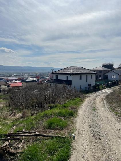 Teren de 898 mp, în Troianu