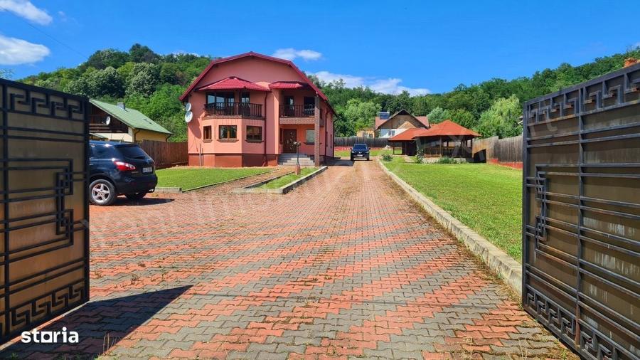 Casă cu 4 camere în Mănicești