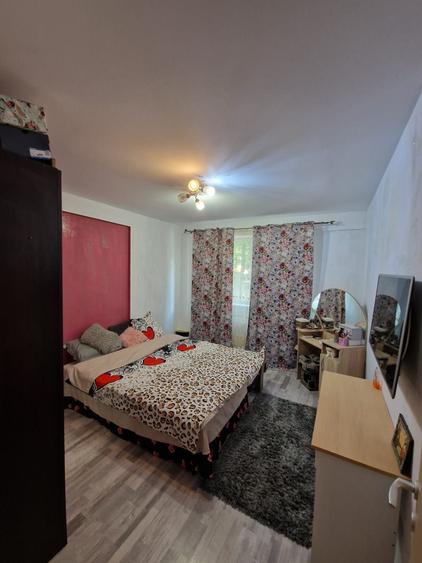 Apartament cu 2 camere decomandat în Tractorul