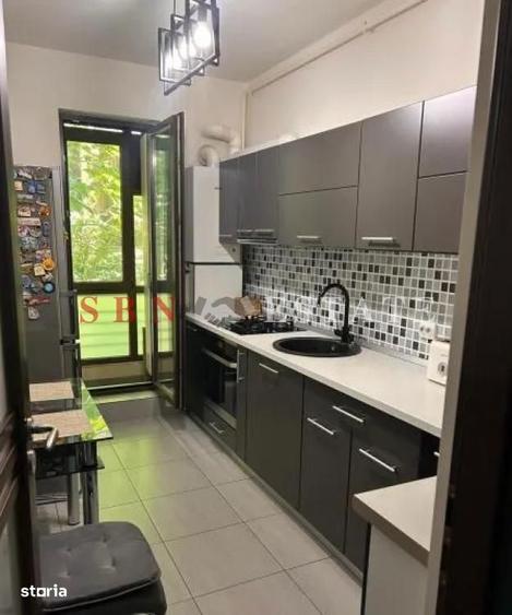 Apartament cu 3 camere decomandat, mobilat în Rahova