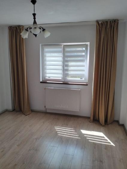 Apartament cu 3 camere decomandat în Micro 11