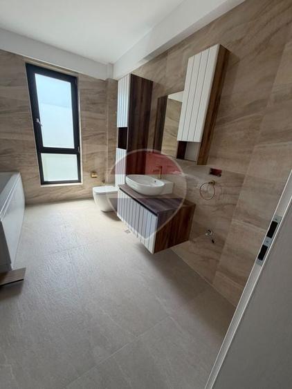 Apartament cu 3 camere decomandat, mobilat în 1 Mai