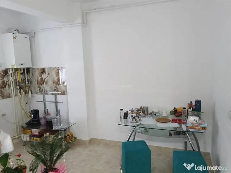 Apartament cu 2 camere decomandat în Lazu