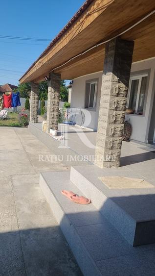Casă individuală cu 3 camere cu Canalizare în Picleu