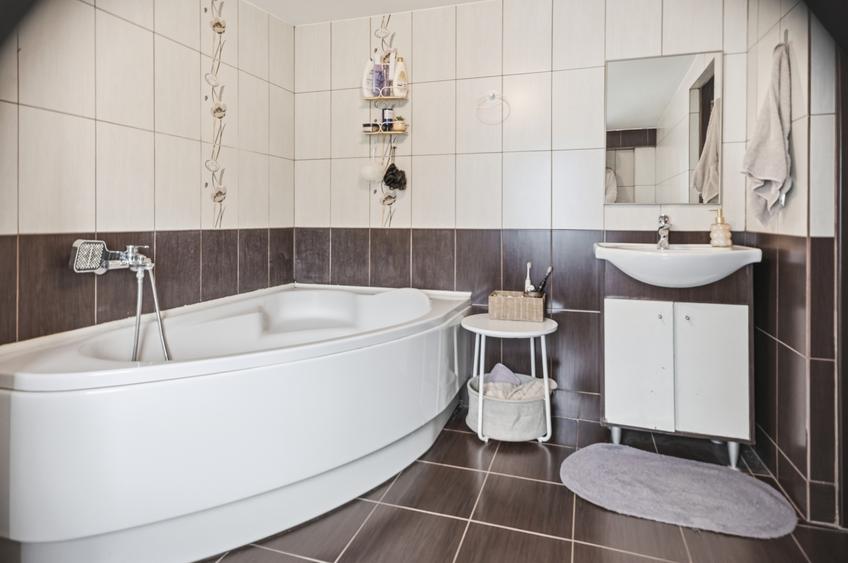 Apartament cu 2 camere decomandat, mobilat în P-ța Alba Iulia