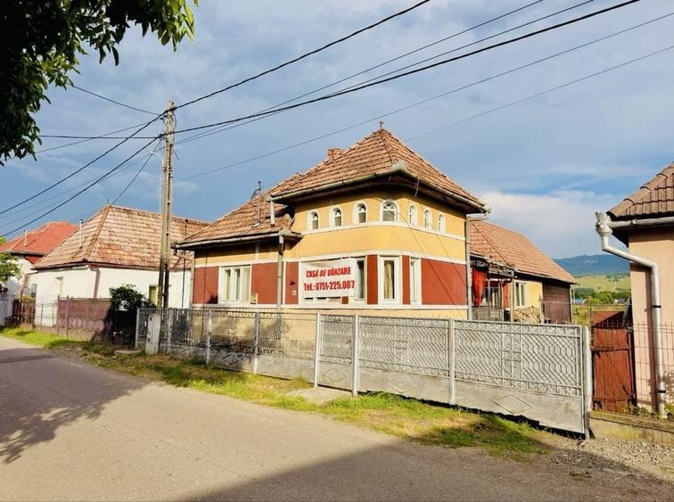 Casă cu 4 camere în Hodac
