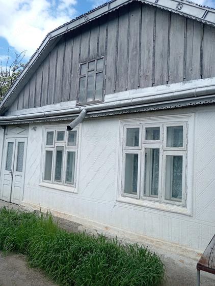 Casă cu 4 camere cu Teren 2200 Mp în Brăești