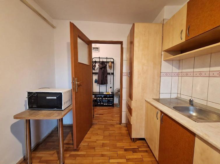 Apartament cu 2 camere semidecomandat, mobilat în Soarelui